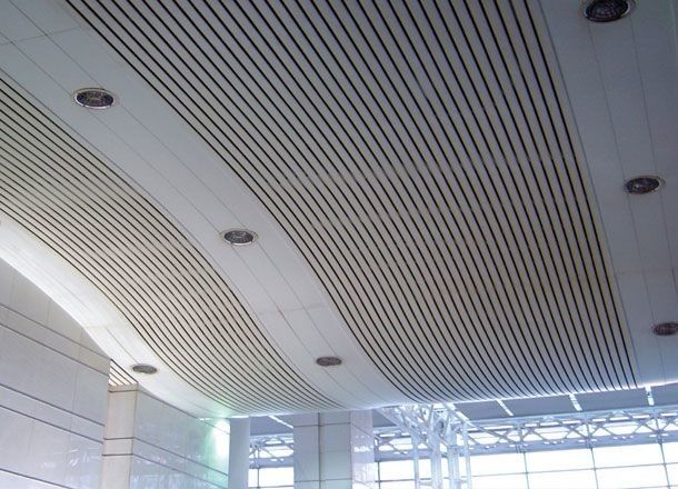 Metallaluminiumstreifen-Platten-Leitblech-Klipp-Ebenen-Deckenverkleidungen für U-Bahn-Metro-Station