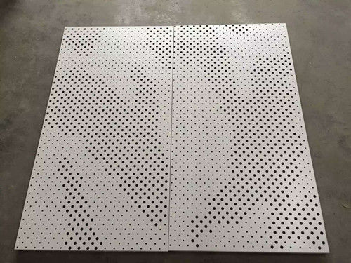 Hochfeste perforierte Aluminium-Vineer-Decke deckt 3 - 6mm die Stärke mit Ziegeln