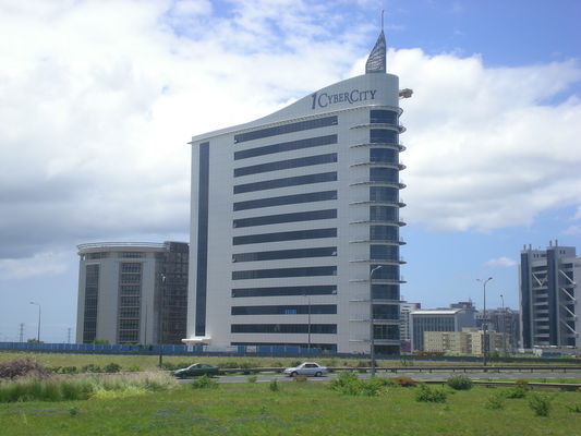 Satin-Kratzer-bestellte freie antistatische Beschaffenheits-Metallflächenvorhang-Zwischenwand Entwurf voraus fournisseur